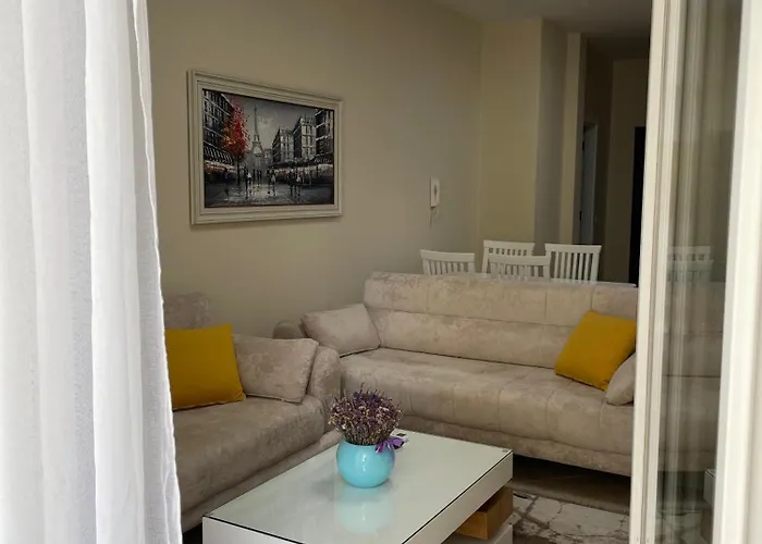 Albanian Bliss * 地拉那